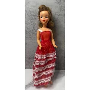 Ideal Tammy Doll B5-12 – 1960s Glamour Doll in Red Lace Dress – Ideal Toy Corp